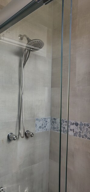 Shower - Yvonna House, Luxury Apartment (Canefield)