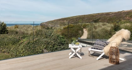 Beach Cottage - Porthcothan - stunning cottage that sleeps 8-12 guests in 6 bedrooms