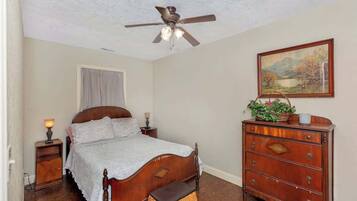 4 bedrooms, free WiFi, bed sheets