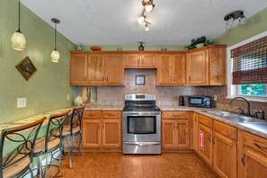 Fridge, microwave, oven, stovetop - Cabin #3 - Fisherman's Landing / 4 Bedroom Fishing Cabin w/ Covered Boat Shelter (Langston)