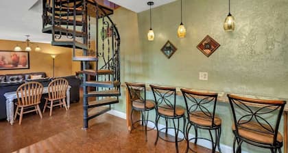 *Cabin #3 @ Fisherman's Landing (4 bed / 2 bath)*