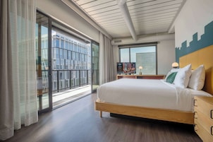 Suite (Origin) | Premium bedding, pillowtop beds, individually decorated