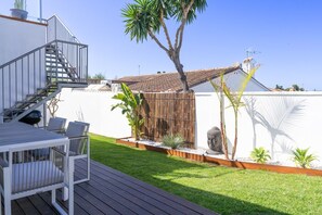 Outdoor dining - Villa Madrugada, beachside villa in Costabella (Marbella)