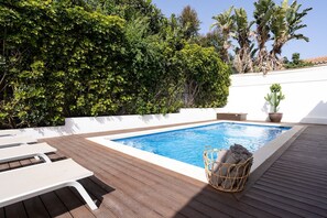 Pool - Villa Madrugada, beachside villa in Costabella (Marbella)