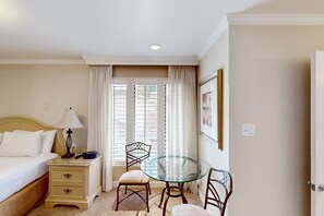 2 bedrooms, iron/ironing board, internet, bed sheets