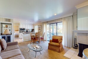 Televisión y chimenea 