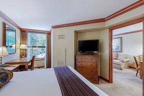 2 bedrooms, internet, bed sheets - Everline Resort & Spa - two units, ski-in/ski-out, pools, gym, & ice rink (Olympic Valley)