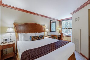 2 عدّة غرف نوم وخدمة الإنترنت وملاءات أسرّة