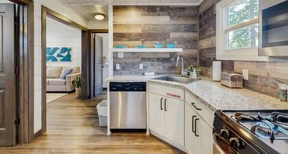 Holiday Home & Hot Tub | Walk 12 Mins to Beach or 6 Mins to Heavenly Gondola