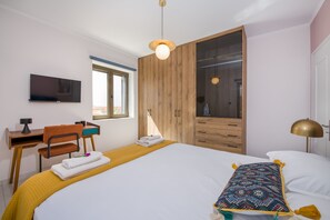 3 bedrooms, in-room safe, desk, iron/ironing board