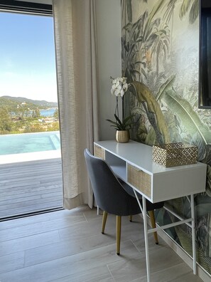 Interior - New villa with large heated pool and sea view (Conca)