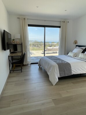 5 bedrooms, desk, iron/ironing board, free WiFi