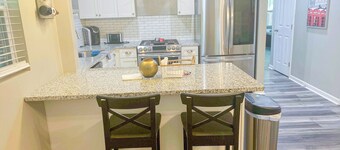 Lovely 3BR 3BA Home minutes from Airport/Downtown Atlanta