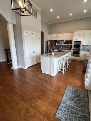 Fridge, microwave, oven, stovetop - Beautiful view Water's Edge right on Lake Travis 4 bedrooms with 4 balconies  (Austin)