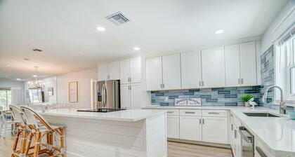Luxury Beach Escape - Newly Renovated, Waterfront, & private dock!