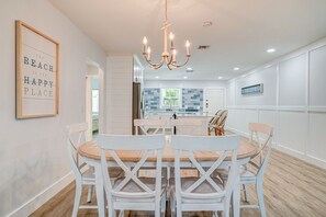 Dining - Luxury Beach Escape - Newly Renovated, Waterfront, & private dock! (Jensen Beach)