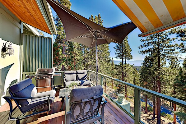 Property grounds - Custom, luxe condo with panoramic lake/mountain views & fireplaces (Incline Village)