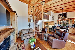 TV, fireplace, books, stereo - Custom, luxe condo with panoramic lake/mountain views & fireplaces (Incline Village)