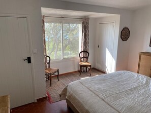 4 habitaciones, tabla de planchar con plancha y wifi gratis 