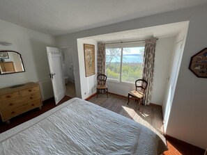 4 bedrooms, iron/ironing board, free WiFi