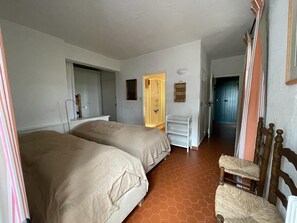 4 bedrooms, iron/ironing board, free WiFi - Mas with view in Mas Guerrevielle with private beach (grimaud)