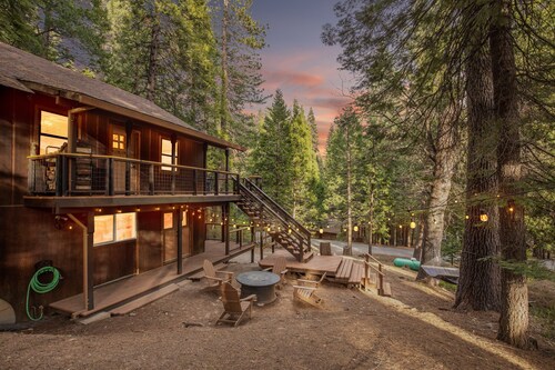 Cabin close to Bear Valley Game Room,Pets,EV Friendly Rec Center Access