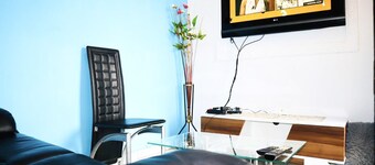 1 Bed Studio Sleeps 2 - Canal Views, Balcony, Wifi