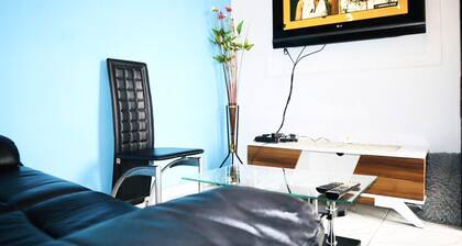 1 Bed Studio Sleeps 2 - Canal Views, Balcony, Wifi