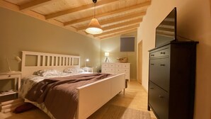 1 bedroom, desk, iron/ironing board, WiFi - Take it easy at this unique and tranquil getaway. (Sao Teotonio)