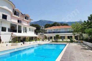 House | Pool