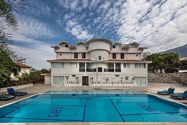 House | Pool | Outdoor pool