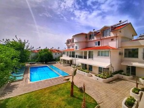 House | Pool