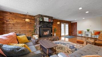 Smart TV, fireplace, books, music library