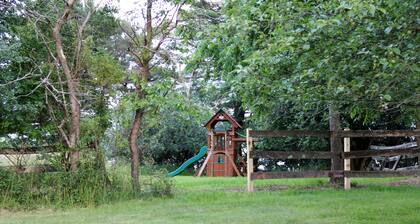 Relaxing Farm Cottage Escape, 10 Min from LEGOLAND