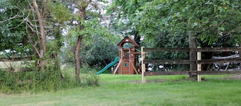 Relaxing Farm Cottage Escape, 10 Min from LEGOLAND