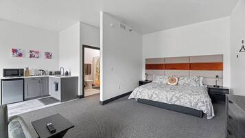 1 bedroom, desk, iron/ironing board, free WiFi