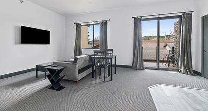 Downtown Executive Apartment - Pyrite
