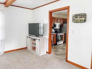 Interior - Spacious 3 bedroom home with plenty of green space (Slippery Rock)