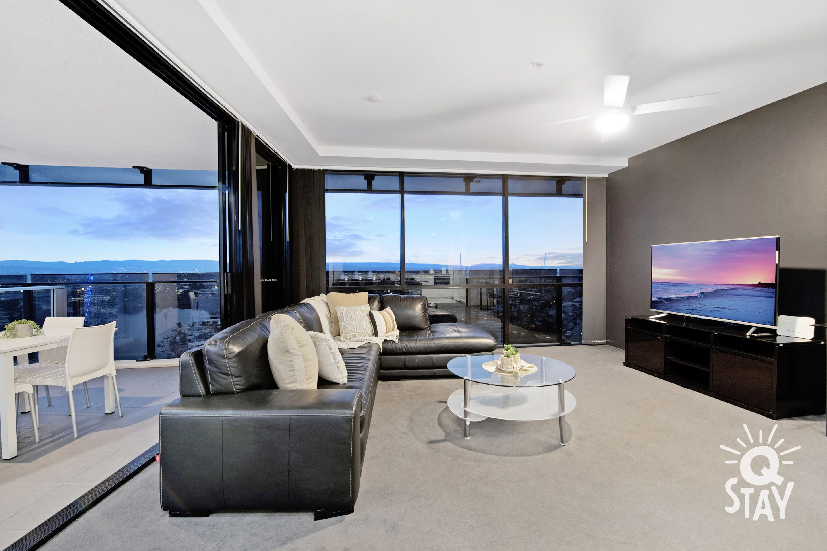 ♦️ Circle on Cavill – 1 Bedroom + Study SPA Hinterland View — Q Stay