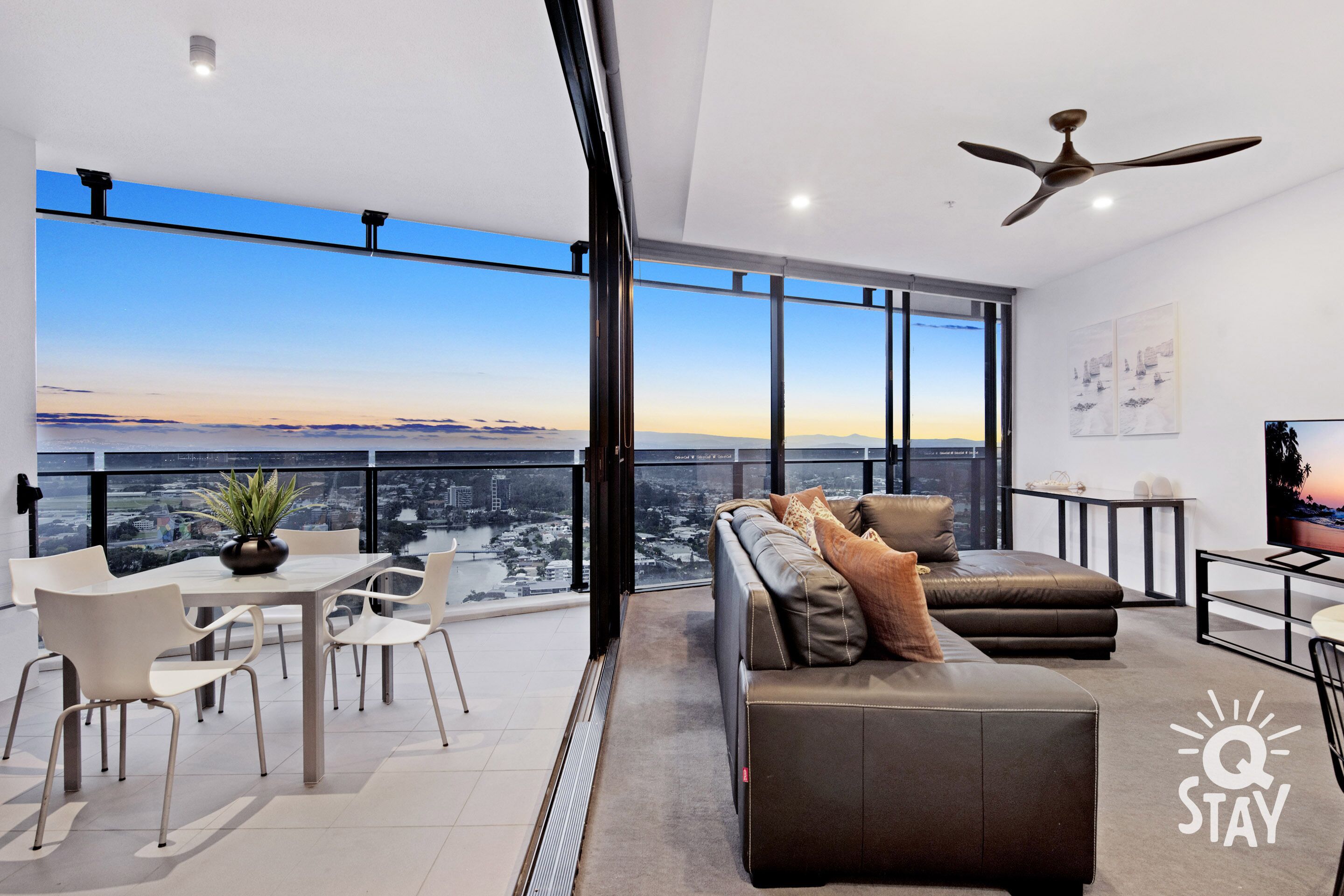 ♦️ Circle on Cavill – 1 Bedroom + Study SPA Hinterland View — Q Stay