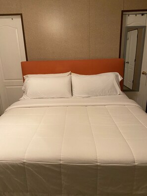 4 habitaciones, escritorio, tabla de planchar con plancha y wifi gratis 