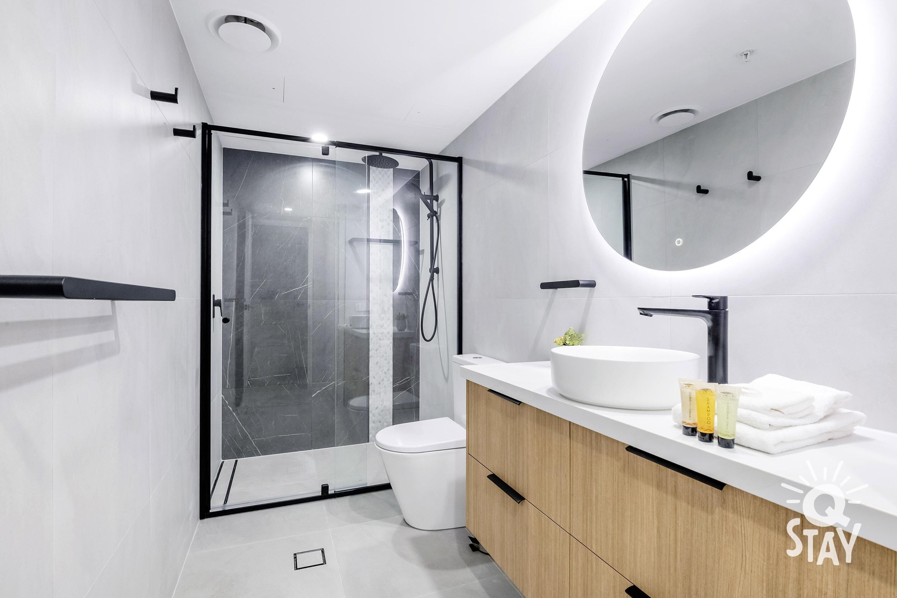 Chevron – 3 Bedroom Superior Unit — Q Stay — image 19