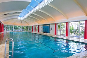 Piscine couverte, piscine extérieure