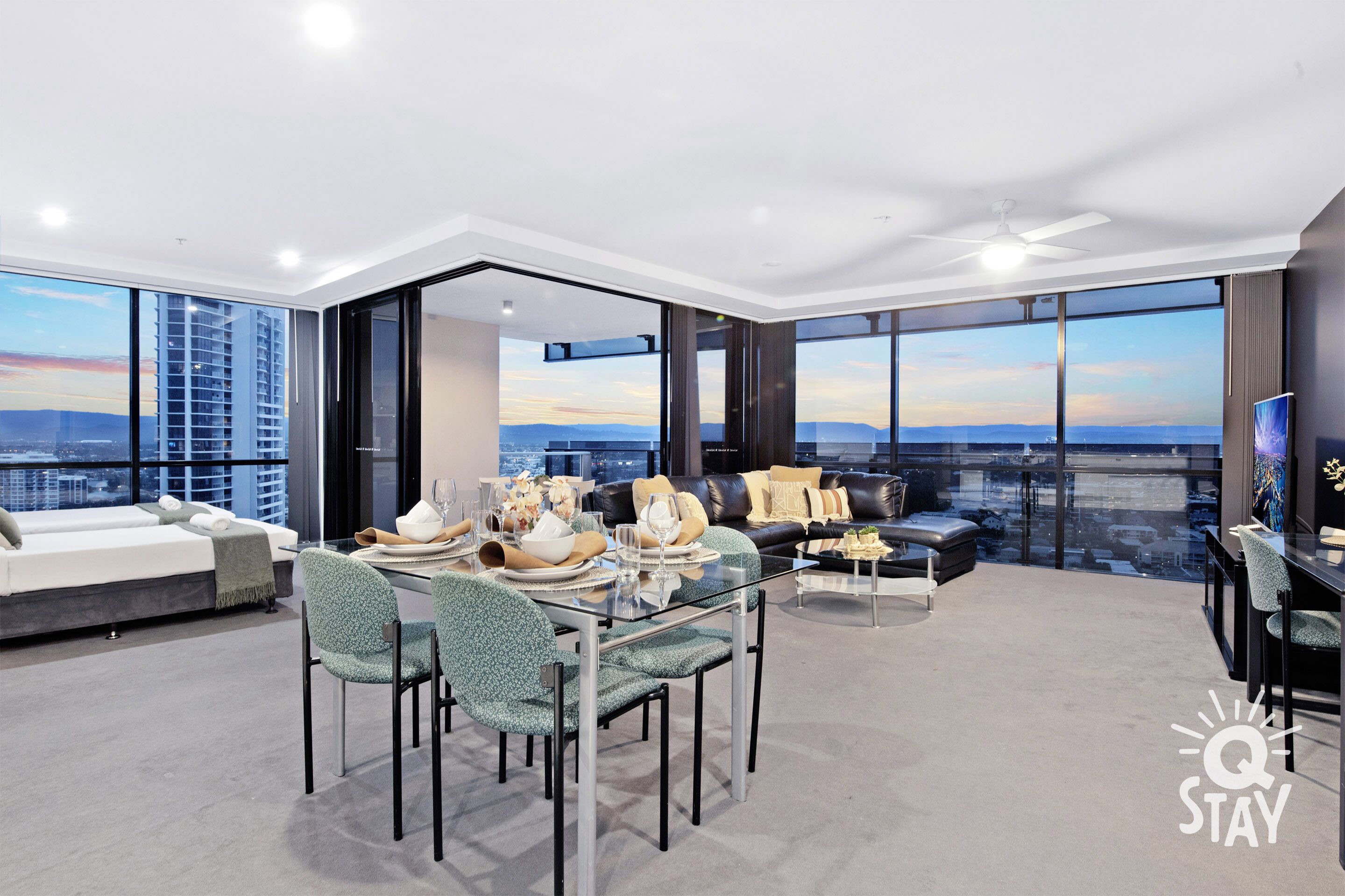 ♦️ Circle on Cavill – 1 Bedroom + Study SPA Hinterland View — Q Stay