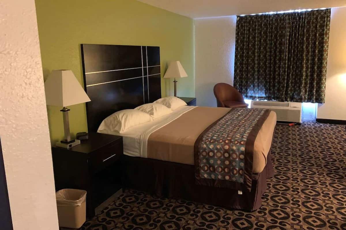 Basic Single Room | Iron/ironing board, free WiFi, bed sheets