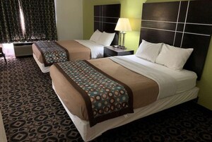 Tabla de planchar con plancha, wifi gratis y ropa de cama 