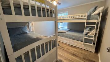 4 bedrooms, desk, iron/ironing board, free WiFi