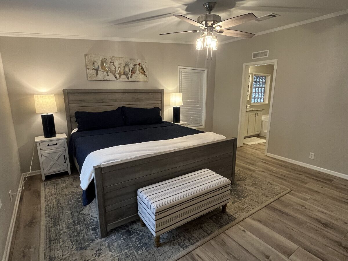 4 makuuhuonetta, työpöytä, silitysrauta/-lauta, ilmainen Wi-Fi