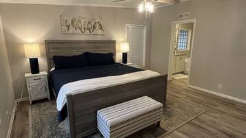 4 bedrooms, desk, iron/ironing board, free WiFi