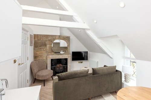 Stylish Apartment in Converted 18th-Century Guest House | Central Rothbury